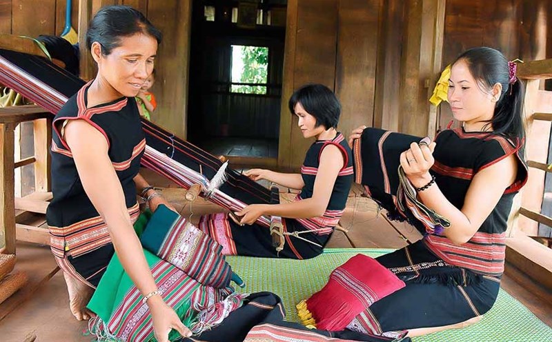 Câu lạc bộ Dệt thổ cẩm Ia Ka (xã Ia Ka, huyện Chư Pah). Ảnh: Đ.T