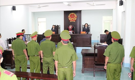 Bị cáo Nguyễn Hữu Linh nghe tuyên án tại phiên tòa sơ thẩm. Ảnh: Huân Cao