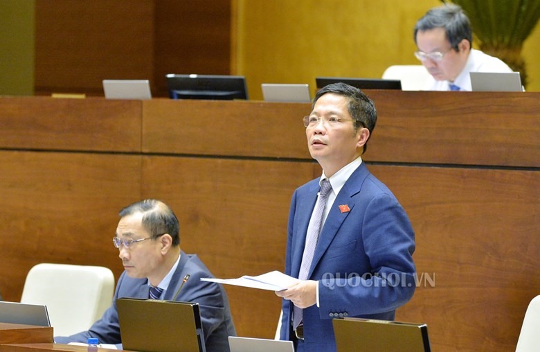 Bộ trưởng Bộ Công Thương Trần Tuấn Anh trả lời chất vấn trước Quốc hội các vấn đề quản lý điện lực.