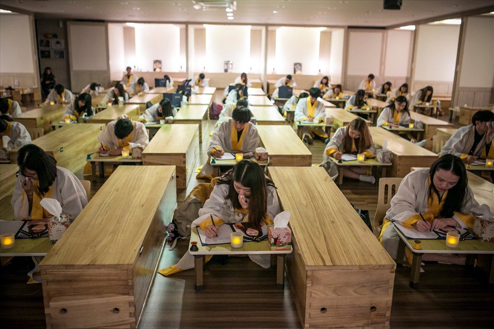 Nín thở hồi hộp khi kỳ thi đại học khốc liệt ở Hàn Quốc khởi động