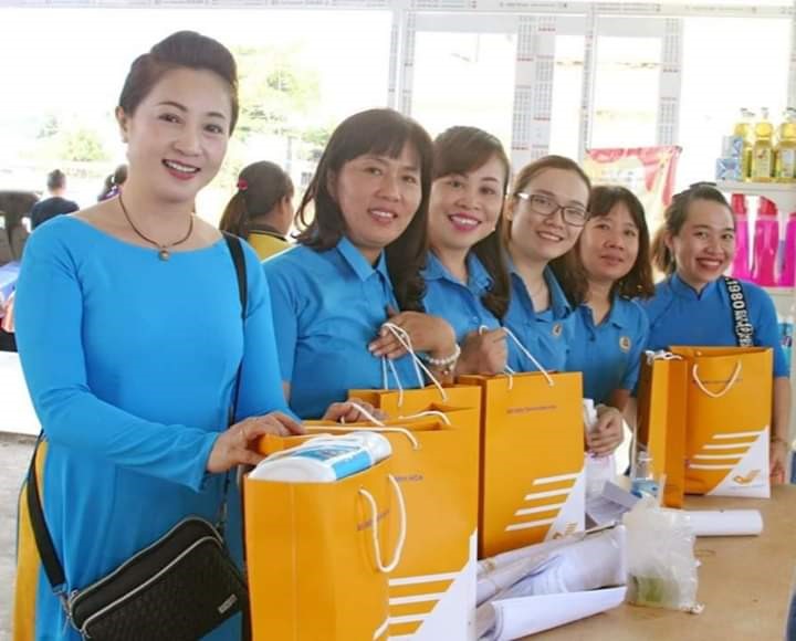 Nhiều chương trình bán hàng với mức giá ưu đãi đến được với đoàn viên. Ảnh:P.Linh