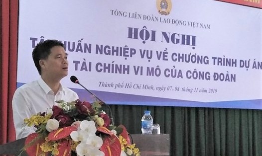 Phó Chủ tịch Tổng LĐLĐVN Ngọ Duy Hiểu phát biểu chỉ đạo tại hội nghị. Ảnh Nam Dương
