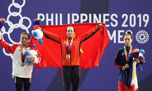 Nữ lực sĩ Vương Thị Huyền đã đoạt chiếc huy chương Vàng cử tạ nội dung 45kg. Ảnh: D.P