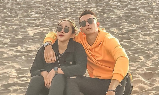Argawinata và bạn gái. Ảnh: Instagram NV