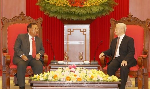 Tổng Bí thư, Chủ tịch Nước Nguyễn Phú Trọng và Tổng Bí thư, Chủ tịch Nước Lào Bounnhang Vorachith. Ảnh: TTXVN.