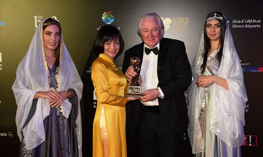 Đại diện Lãnh đạo Sun Group nhận giải thưởng Sân bay mới hàng đầu thế giới