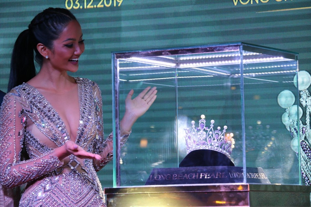 Vương miện đặc biệt sẽ dành cho tân hoa hậu hoàn vũ 2019. Ảnh:P.Linh