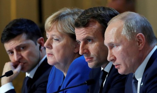 Từ trái qua phải: Tổng thống Ukraina Zelensky, Thủ tướng Đức Angela Merkel, Tổng thống Pháp Emmanuel Macron và Tổng thống Nga Vladimir Putin tại hội nghị ngày 9.12. Ảnh: Reuters.