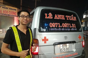 Lê Anh Tuấn - Chàng trai trẻ hỗ trợ người bị tai nạn giao thông. Ảnh: Đình Trọng