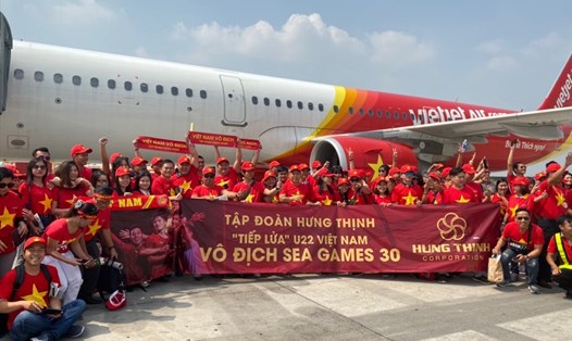Tập đoàn Hưng Thịnh thưởng lớn cho cả hai đội tuyển bóng đá Việt Nam đạt thành tích tại SEA Games