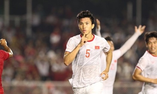 Cầu thủ Đoàn Văn Hậu là cái tên được nhiều người hâm mộ nhắc đến sau chiến thắng  của U22 Việt Nam tại SEA Games 30.