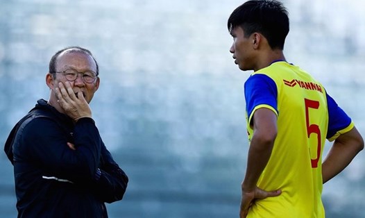 Huấn luyện viên Park Hang-seo sẽ không có sự phục vụ của Văn Hậu ở U23 Châu Á 2020. Ảnh: Thuỳ Minh