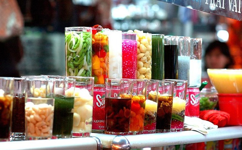 Chợ Đông Ba là nơi bạn có thể tìm được hầu hết các món ngon xứ Huế.