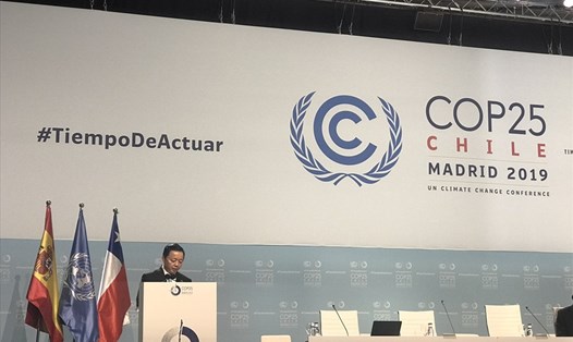 Bộ trưởng Bộ TNMT Trần Hồng Hà phát biểu tại Hội nghị lần thứ 25 các bên tham gia công ước khung của LHQ về biến đổi khí hậu (COP 25) tại Madrid, Tây Ban Nha ngày 11.12. Ảnh: NNH