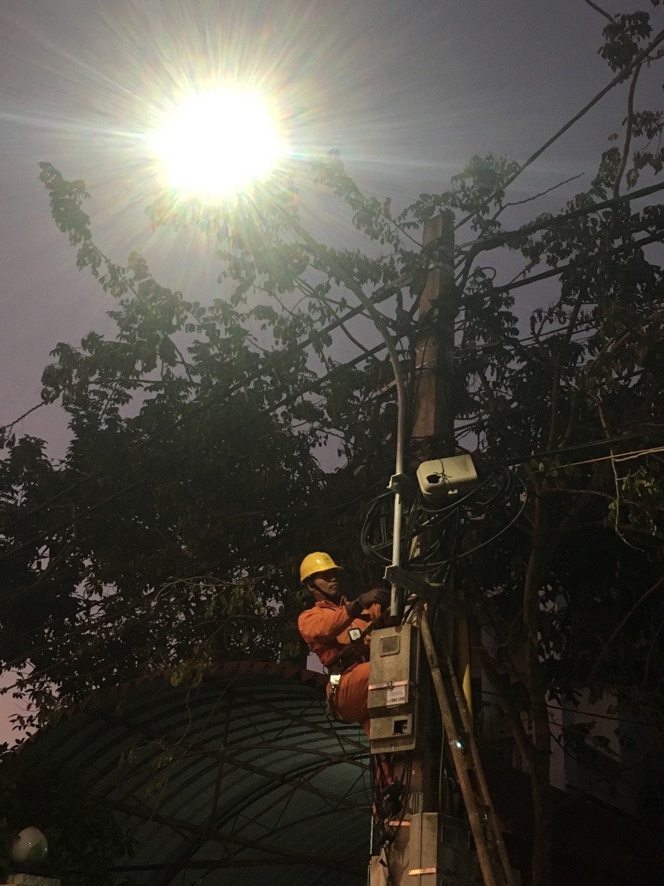 Bộ Công Thương cảnh báo nguy cơ thiếu điện trong năm 2020 bởi vận hành của các thủy điện giảm do mực nước giảm sút. Ảnh: M.Phương