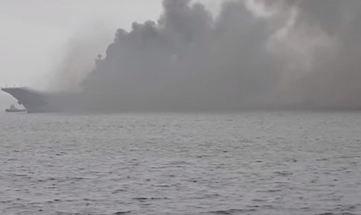 Tàu sân bay duy nhất của Nga bị cháy. Ảnh: FN.