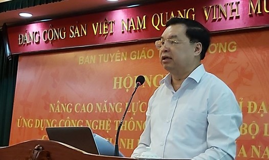 Đồng chí Lê Mạnh Hùng, Phó Trưởng Ban Tuyên giáo Trung ương phát biểu chỉ đạo hội nghị. Ảnh Nam Dương