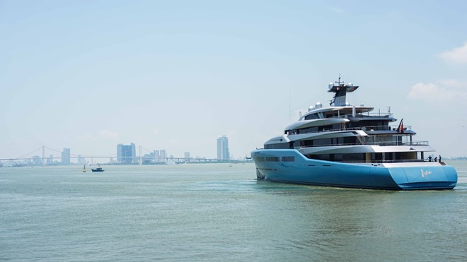 Du thuyền Aviva hồi giữa tháng 5.2019, tỉ phú Joe Lewis cập cảng Đà Nẵng mới đây. Ảnh: Huy Đạt