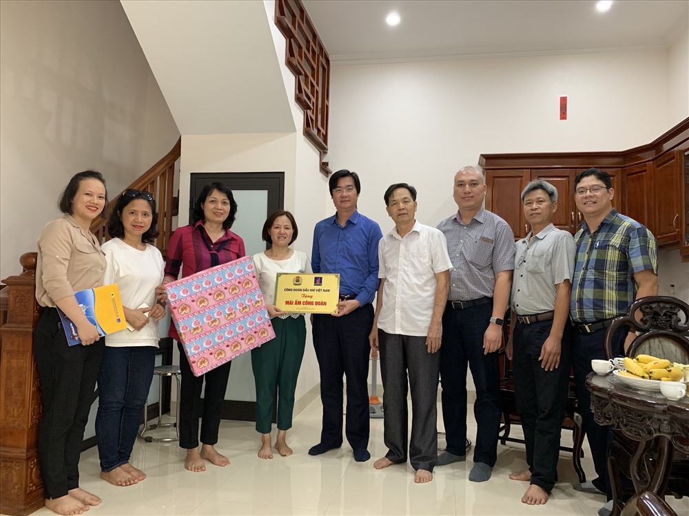 Trao tặng nhà Mái ấm Công đoàn