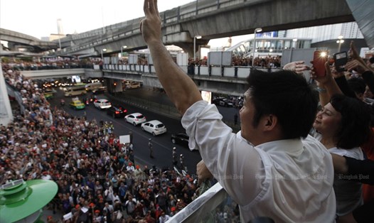 Lãnh đạo đảng đối lập Thái Lan FFP trong cuộc biểu tình ngày 14.12 ở Bangkok. Ảnh: Bangkok Post