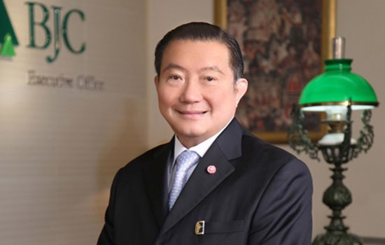 Tỷ phú Charoen Sirivadhanabhakdi hiện là người giàu nhất Thái Lan. Ảnh TL