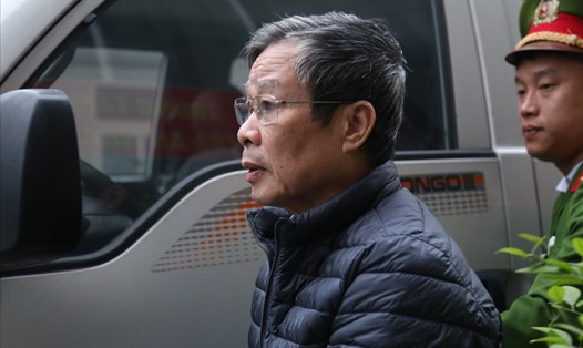 Cựu Bộ trưởng Nguyễn Bắc Son bị dẫn giải vào phòng xử sáng 17.12.