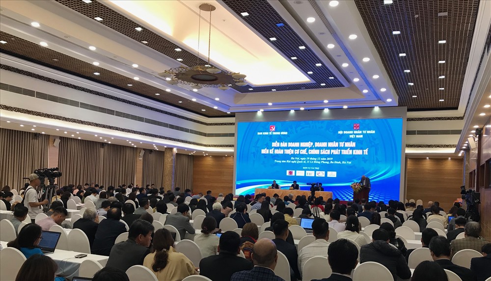 Diễn đàn "Doanh nghiệp, doanh nhân tư nhân hiến kế hoàn thiện cơ chế, chính sách phát triển kinh tế" ghi nhận hơn 100 tham luận với nhiều đề xuất, kiến nghị nhằm hiến kế với Đảng, Nhà nước hoàn thiện cơ chế, chính sách phát triển kinh tế đất nước
