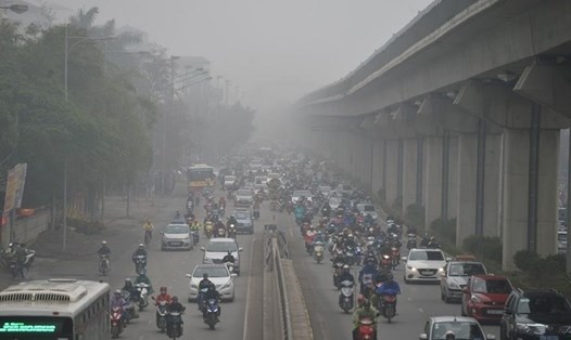 Chất lượng không khí những ngày qua tại Hà Nội luôn ở mức xấu và rất xấu. Ảnh PV