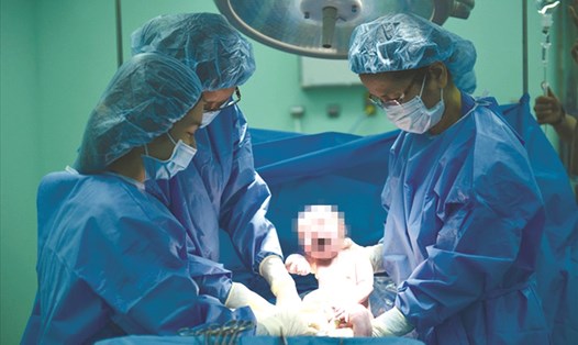 Một ca đỡ sinh tại Bệnh viện ĐH Y Dược TPHCM.