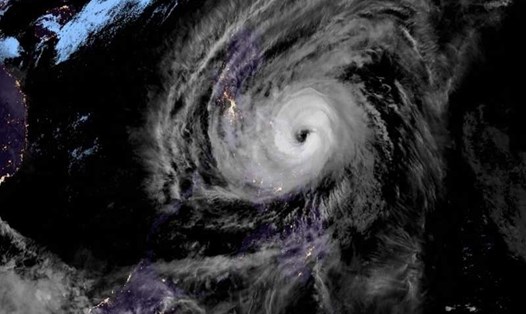 Cơ quan thời tiết Philippines cập nhật thông tin mới nhất về hướng di chuyển của bão Kammuri. Ảnh: Phil Star.