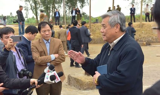 GS-TSKH Vũ Minh Giang (bên phải) đang trả lời báo chí chiều ngày 20.12. Ảnh PV