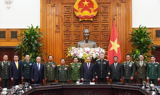 Thủ tướng Nguyễn Xuân Phúc tiếp lãnh đạo Bộ Quốc phòng, quân đội các nước chiều 20.12. Ảnh: VGP.
