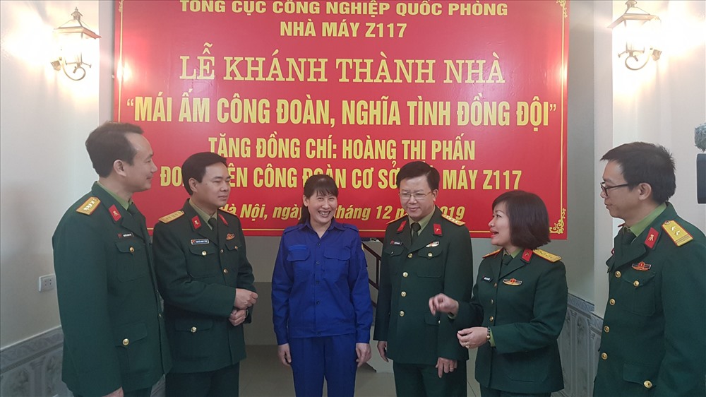 Một hoạt động chăm lo cho đoàn viên Công đoàn của Ban Công đoàn Quốc phòng, Tổng cục Công nghiệp Quốc phòng. Ảnh: Q.T
