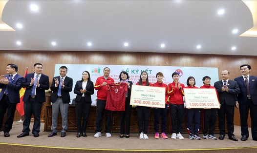 Đội tuyển nữ Việt Nam nhận tiền tài trợ "khủng". Ảnh: Hải Đăng