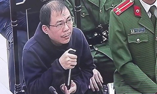 Bị cáo Phạm Nhật Vũ tại phiên tòa sơ thẩm. Ảnh chụp qua màn hình.