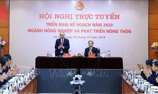 Thủ tướng Nguyễn Xuân Phúc dự Hội nghị trực tuyến triển khai kế hoạch năm 2020 của ngành Nông nghiệp. Ảnh: TTXVN