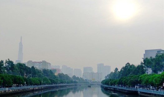 Cây xanh dọc kênh Nhiêu Lộc - Thị Nghè.  Ảnh: Minh Quân