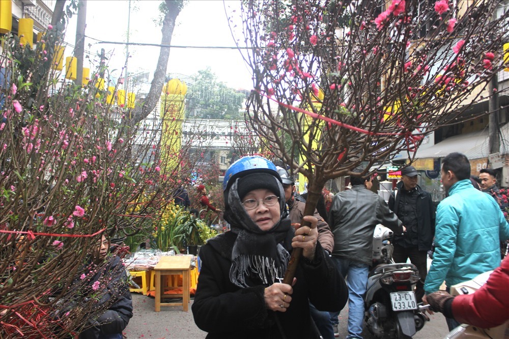 Chợ hoa hàng Lược. Ảnh PV