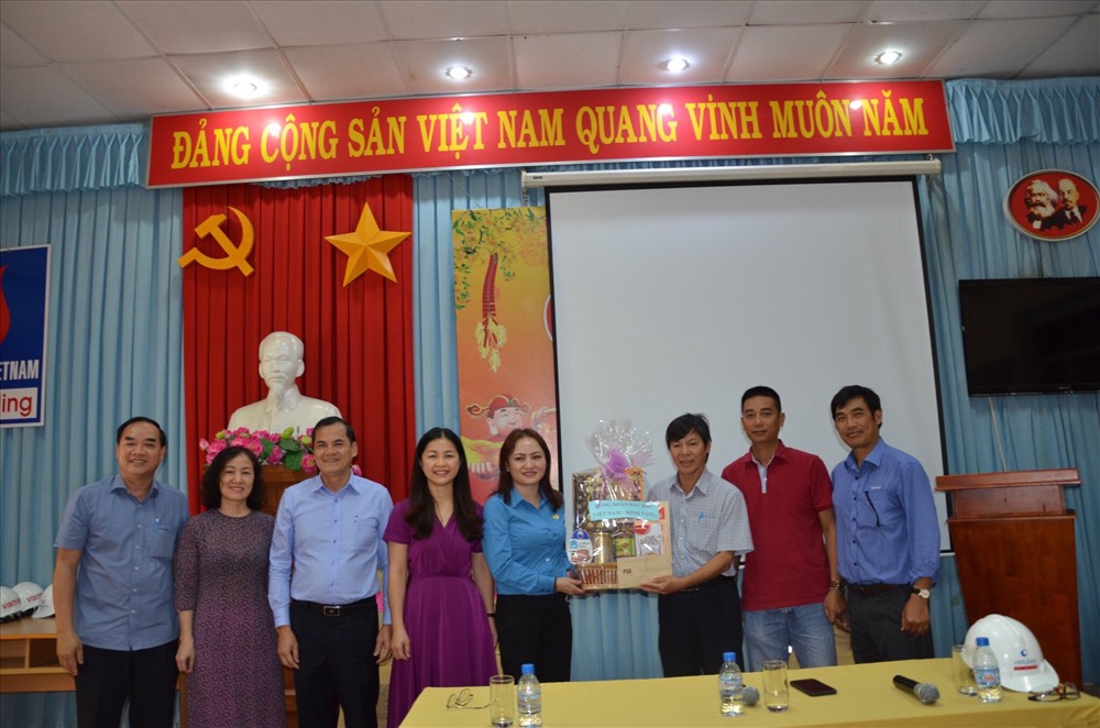 Công đoàn Dầu khí Việt Nam thăm hỏi người lao động các đơn vị. Ảnh: CĐ DK