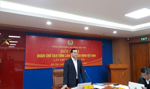 Đồng chí Nguyễn Đình Khang - Ủy viên Trung ương Đảng, Chủ tịch Tổng Liên đoàn Lao động Việt Nam - phát biểu tại Hội nghị.