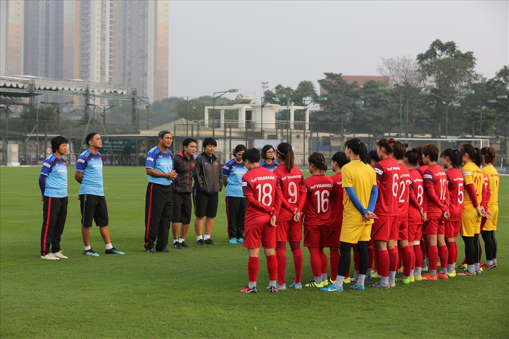 Đội tuyển nữ Việt Nam tập trung chuẩn bị cho vòng loại Olympic Tokyo 2020. Ảnh: NGUYỄN NAM