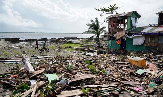 Thiệt hại sau cơn bão Phanfone ở Tacloban tỉnh Leyte, Philppines vào ngày 25.12. Ảnh: AFP