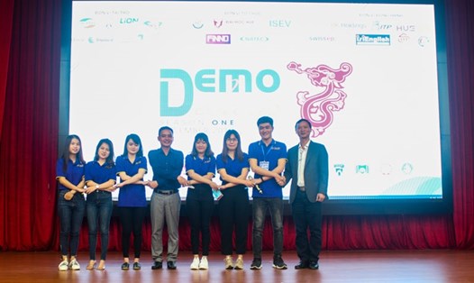 Đội thi gồm các bạn sinh viên Đại học Phú Xuân gọi vốn thành công tại cuộc thi Demo Day 2019.