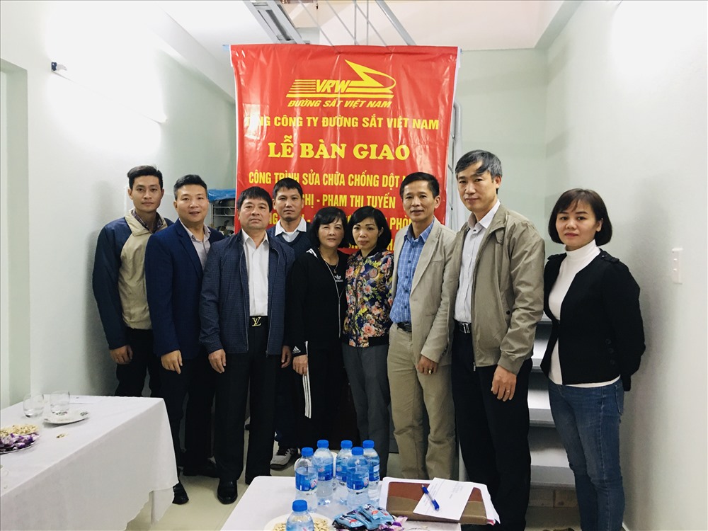 Đồng chí Nguyễn Thanh Hoàn - Phó Chủ tịch Công đoàn ĐSVN đến dự tại Lễ bàn giao nhà tình thương gia đình chị Phạm Thị Tuyền.