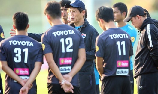 Huấn luyện viên Akira Nishino chia tay 5 tuyển thủ U23 Thái Lan vì chấn thương. Ảnh: Siam Sport
