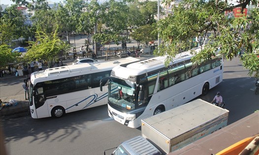 Chính quyền tỉnh Khánh Hòa sẽ cấm xe khách 29 chỗ ngồi trở lên vào Nha Trang vào giờ cao điểm để giải quyết tình trạng kẹt xe. Ảnh: Nhiệt Băng