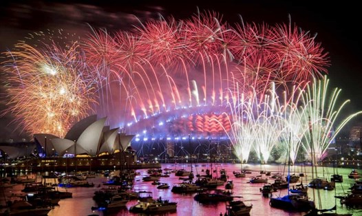 Australia đang tranh cãi có nên hủy màn pháo hoa năm mới 2020 ở Sydney hay không. Ảnh: Reuters