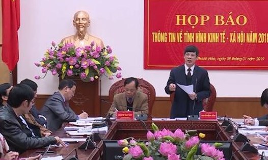 Ông Nguyễn Đình Xứng - Phó Bí thư Tỉnh uỷ, Chủ tịch UBND tỉnh Thanh Hoá phát biểu tại họp báo.