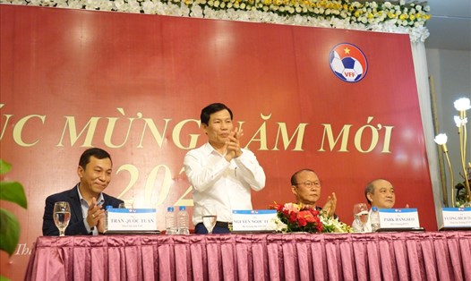 Bộ trưởng Bộ Văn hóa Thể thao Du lịch đến thăm động viên đội U23 Việt Nam chiều 31.12 tại khách sạn Đệ Nhất, TP.HCM. Ảnh: Nguyễn Đăng.