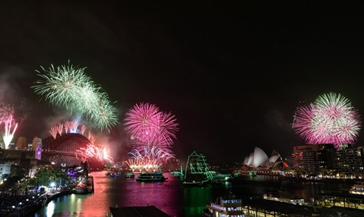 Cầu cảng Sydney rực rỡ pháo hoa đón chào năm mới 2020. Ảnh: Reuters